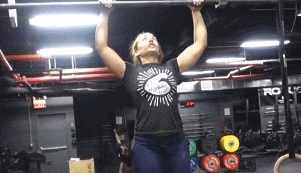 引体向上上不去先练什么动作