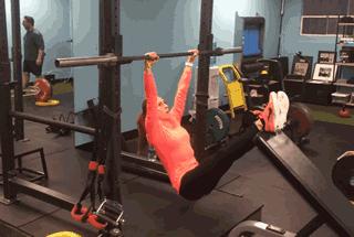 引体向上上不去先练什么动作