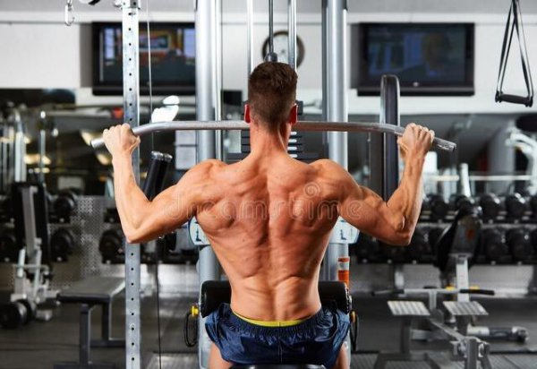 引体向上上不去先练什么动作