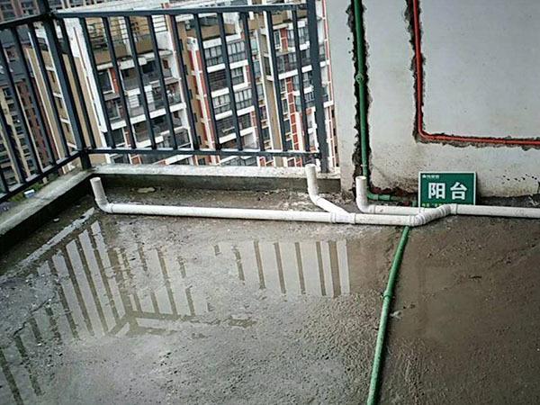 阳台漏水到楼下怎么处理