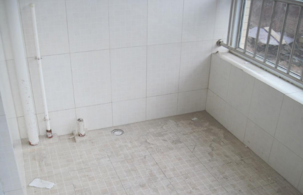 阳台漏水到楼下怎么处理