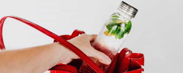 刚买的塑料水杯怎么辨别是不是Tritan