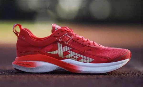 碳板跑鞋的优缺点