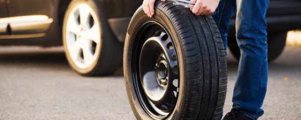 怎样判断轮胎有没有更换