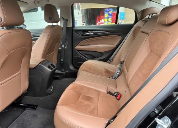 君威十六万能落地吗