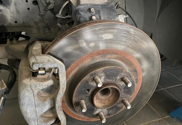 刹车盘一般磨损多深才要换