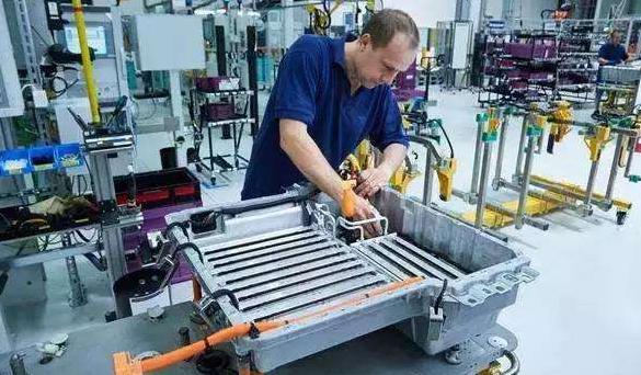 德国平均工资多少欧元一个月