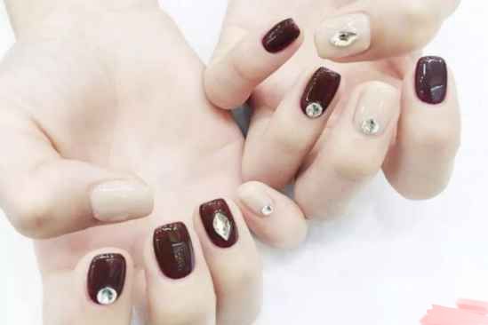 油性指甲油和水性指甲油的区别图片