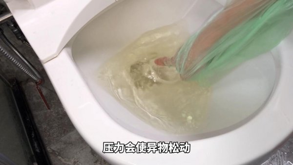 厕所堵了用什么通最方便最快