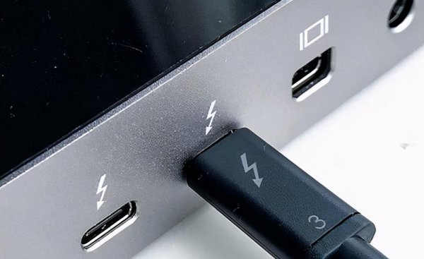 USB的雷电4接口和全功能typec区别