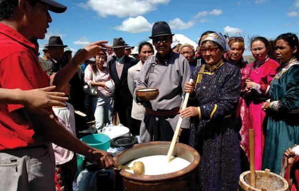 马奶酒是哪个民族的特色美食