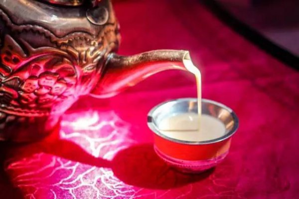 马奶酒是哪个民族的特色美食
