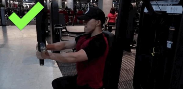 蝴蝶机夹胸的正确和错误做法