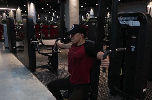 蝴蝶机夹胸的正确和错误做法