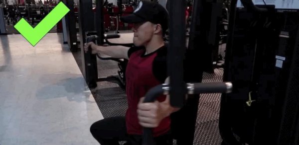 蝴蝶机夹胸的正确和错误做法