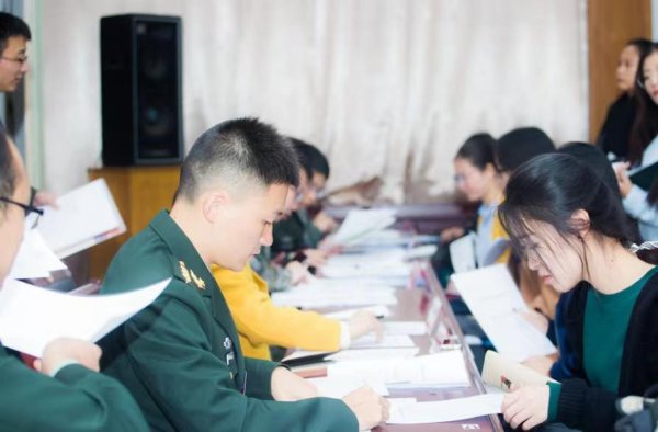 部队文职能干一辈子吗