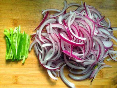 紫洋葱简介 紫洋葱和白洋葱的区别