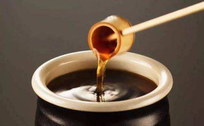 白醋跟陈醋有啥区别 人吃白醋好还是陈醋对身体更好