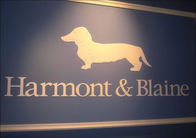 品牌logo是一只狗是什么牌子 logo一只狗服装品牌