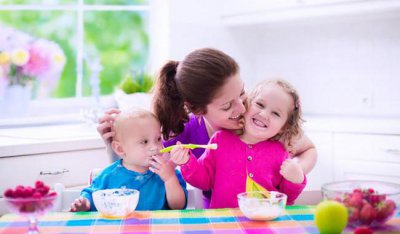 给4个月—1岁宝宝吃这些辅食 补钙补微元素