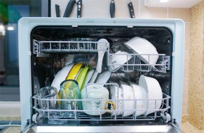 水槽洗碗机和嵌入式洗碗机哪个好 如何选择洗碗机更实用