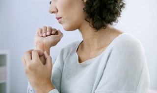 皮肤长期干燥怎么办 皮肤长期干燥如何改善