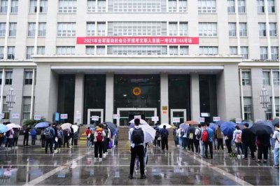 部队文职能干一辈子吗 军队文职与公务员谁更有优势