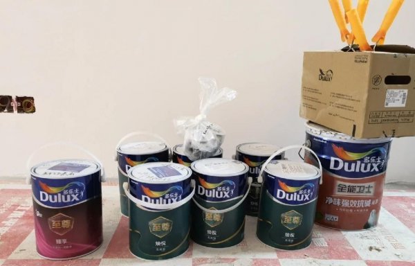 乳胶漆和墙布哪个更好看更实用