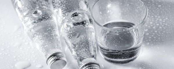 玻璃杯上的胶怎么弄掉