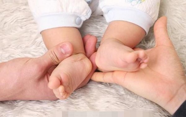 各个阶段抱娃姿势图片