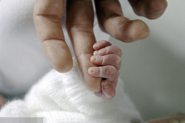 各个阶段抱娃姿势图片