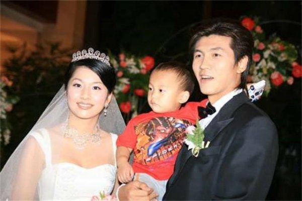 足球远动员张玉宁个人简历