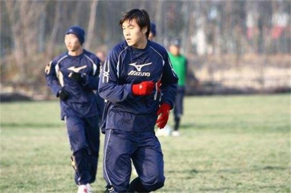 足球远动员张玉宁个人简历