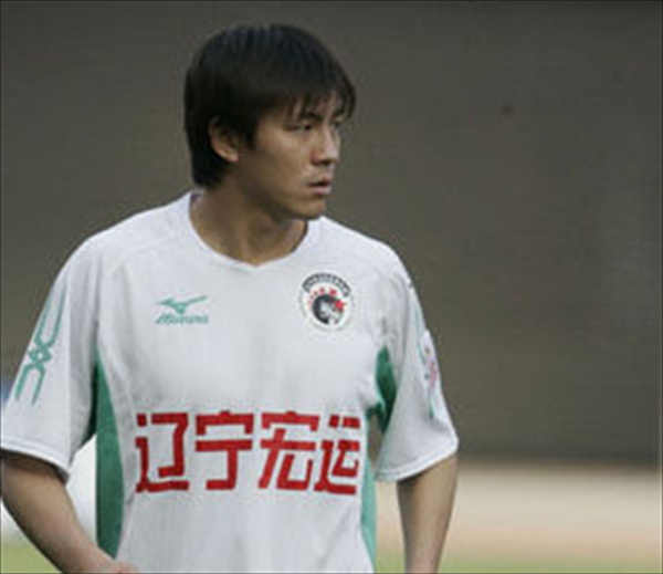 足球远动员张玉宁个人简历