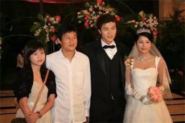 足球远动员张玉宁个人简历