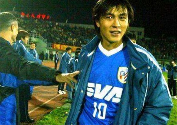 足球远动员张玉宁个人简历