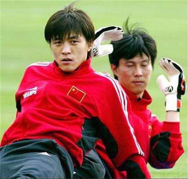 足球远动员张玉宁个人简历