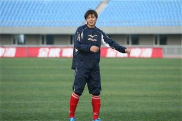 足球远动员张玉宁个人简历