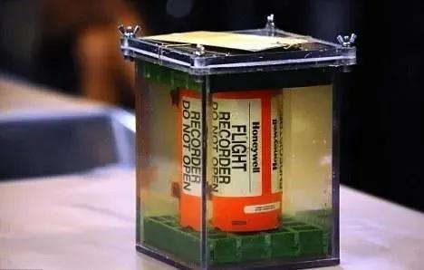 飞机上黑匣子的作用