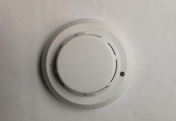 烟雾报警器一直响怎么关掉