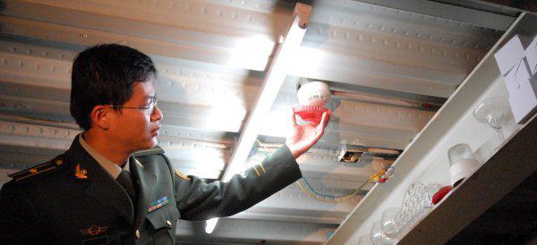 烟雾报警器一直响怎么关掉