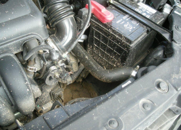 新手汽车加油怎么打开油盖