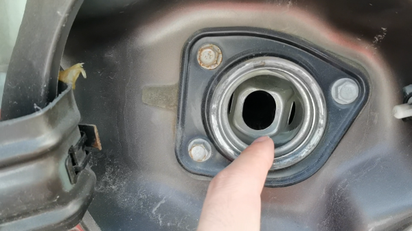 新手汽车加油怎么打开油盖