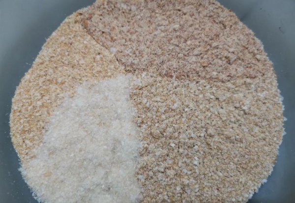 夏季钓鲫鱼饵料用腥还是香