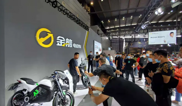 雅迪跟金箭哪个电动车好