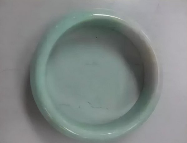 玉手镯多少钱的是正品