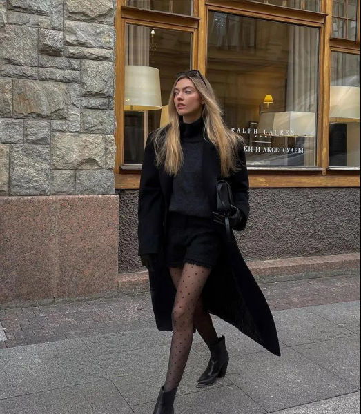 黑色丝袜配什么穿好看