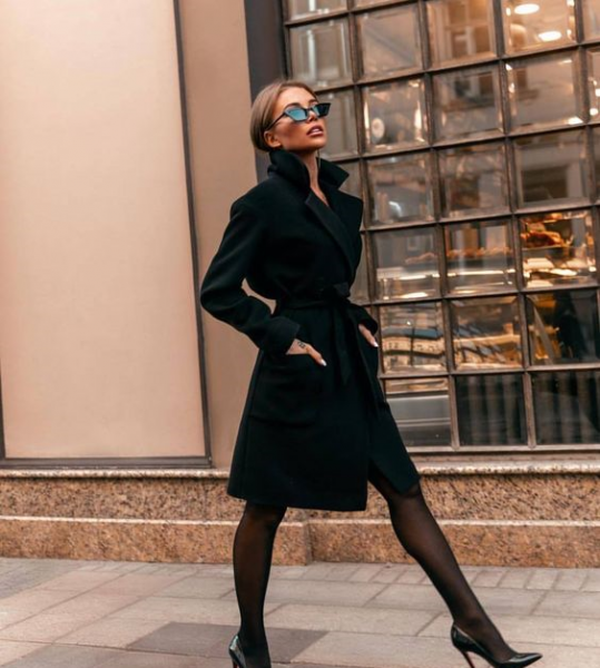 黑色丝袜配什么穿好看