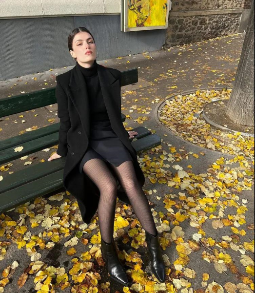 黑色丝袜配什么穿好看