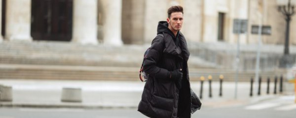 男人纯金挂件戴什么好